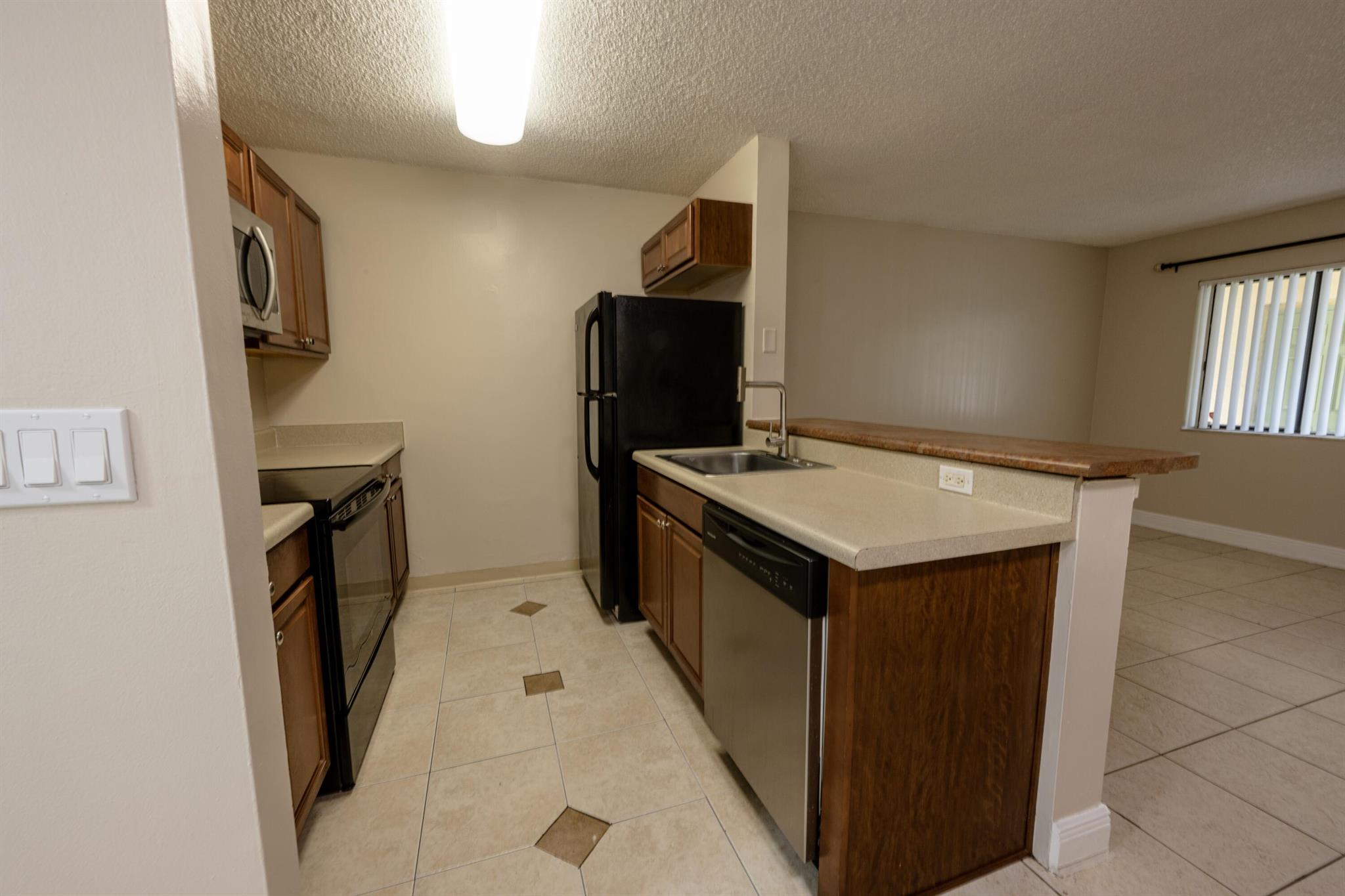 MEADOWS ON THE GREEN COND - Residential Lease