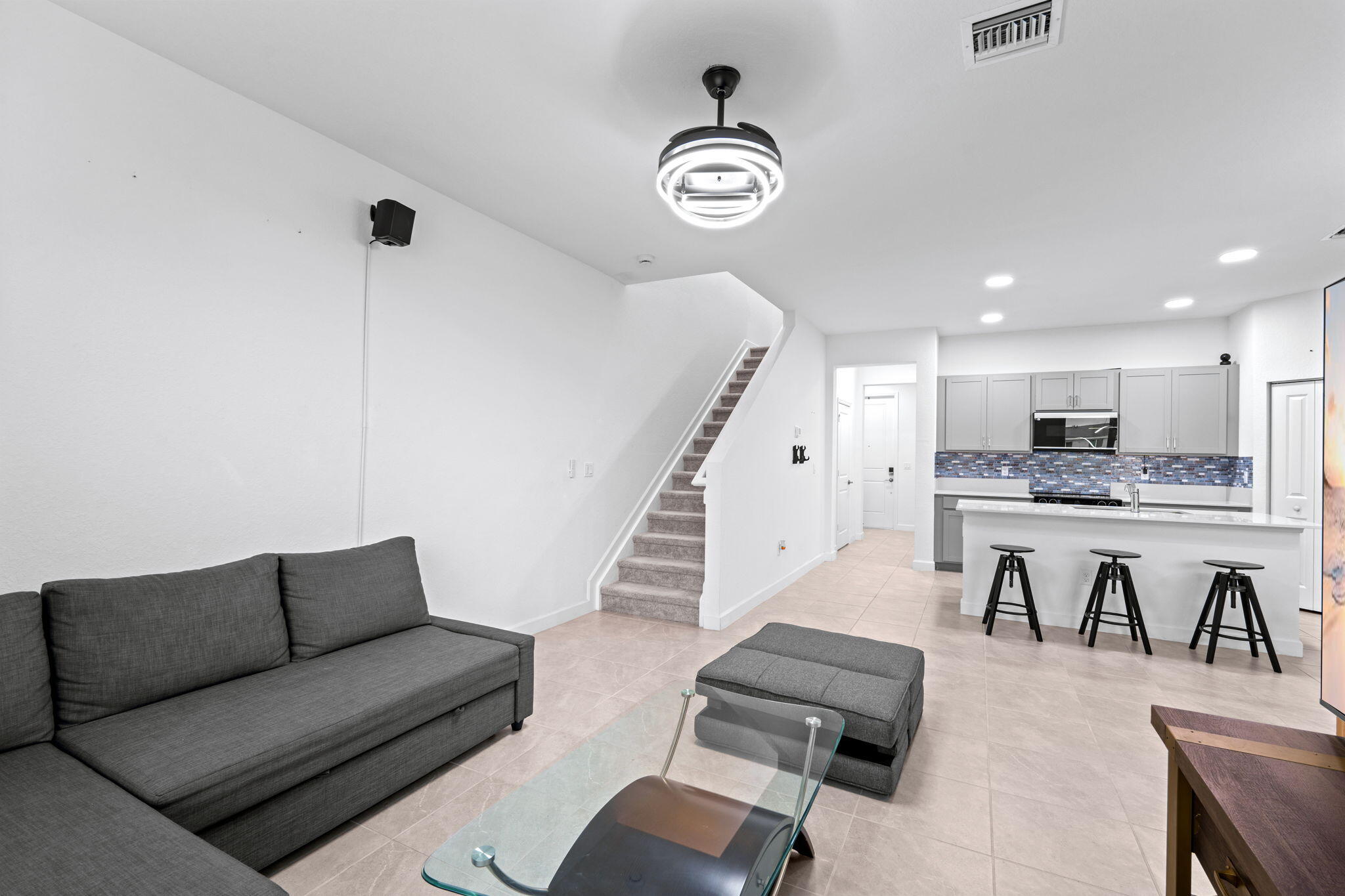 LAKESHORE AT THE FOUNTAINS REPLAT - Residential Lease