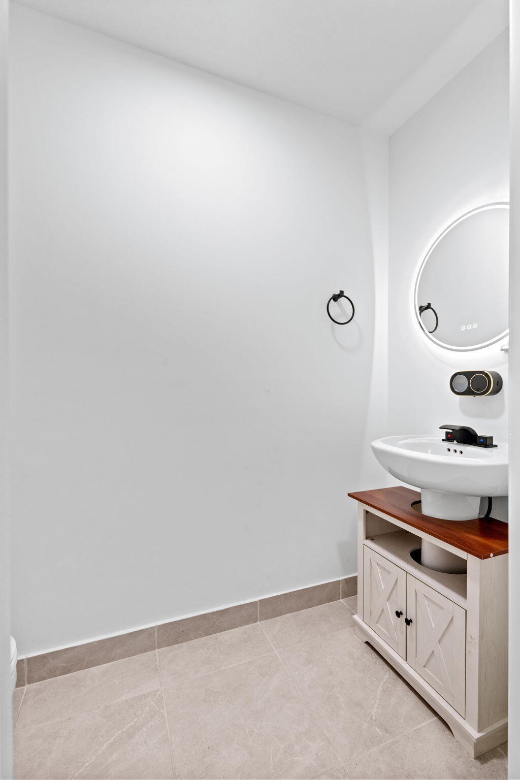 LAKESHORE AT THE FOUNTAINS REPLAT - Residential Lease