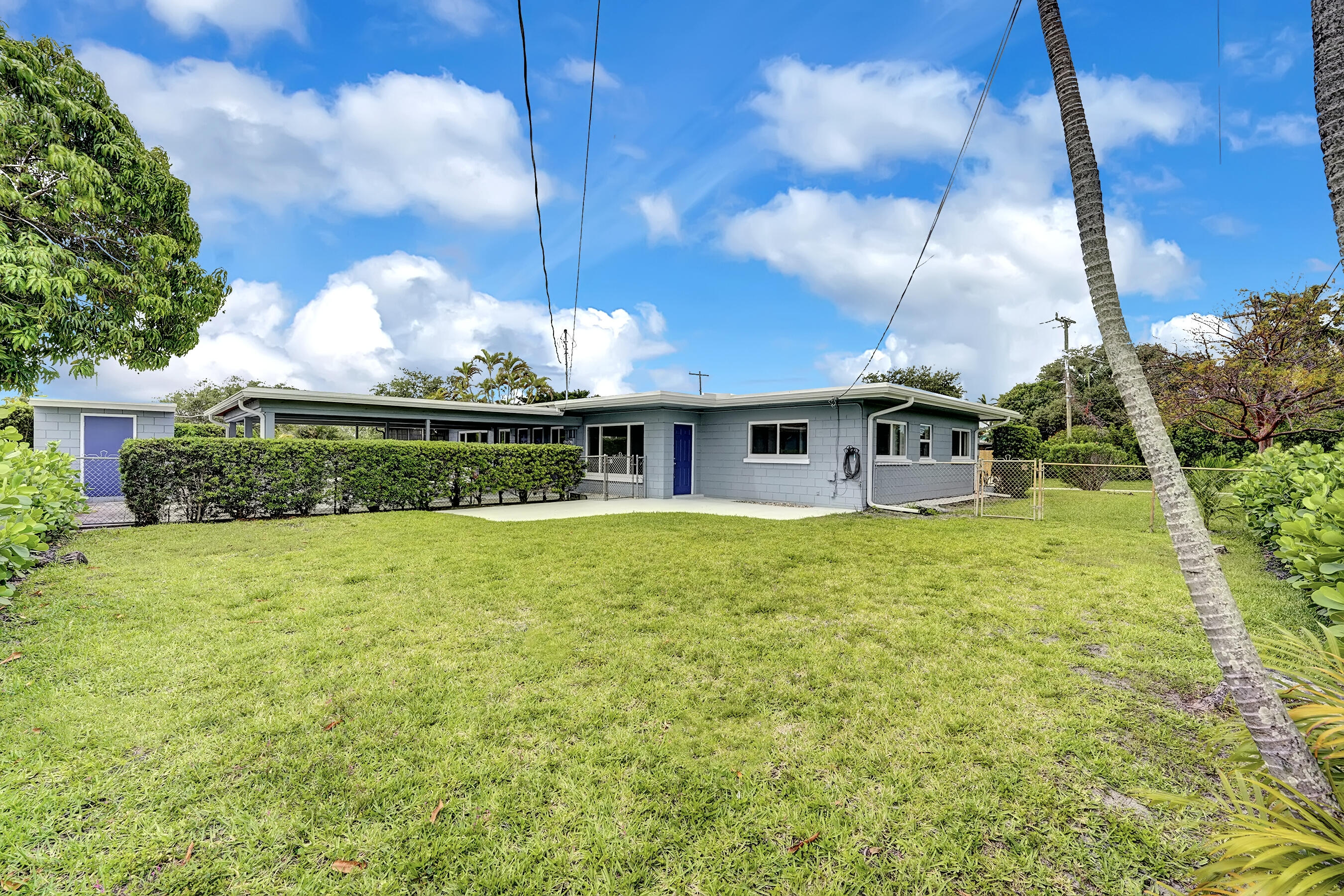 208 NW 1st Street 208