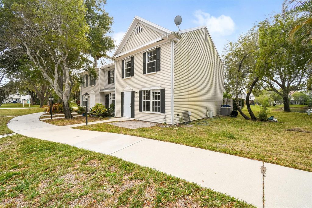 Photo of 110 Old English Court, Jupiter, FL 33477 (MLS # F10554689)