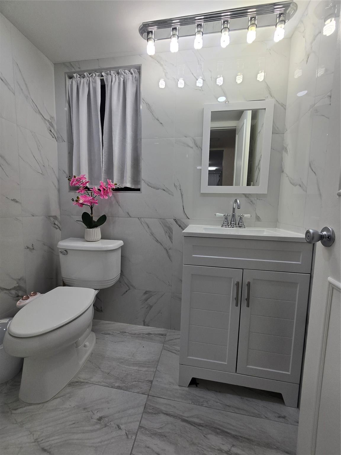 BLUE LAKE APTS CONDO - Residential Lease