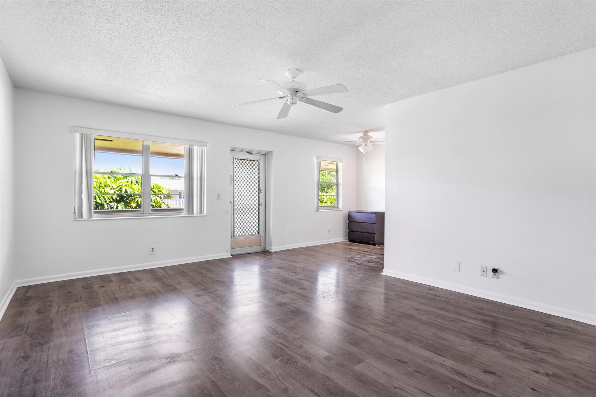 COME AND ENJOY THIS FABULOUS 2 BEDROOM 1.5 BATHS UNIT IN THIS TERRIFIC 55 PLUS COMMUNITY! THIS BRIGHT UNIT ON THE SECOND FLOOR  HAS CENTRAL AIR, CERAMIC FLOORS THROUGHOUT, DISHWASHER, FRESHLY PAINTED. IT IS  WALKING DISTANCE TO FITNESS CENTER, HAS 12 SWIMMING POOLS, TENNIS COURTS, CLUBHOUSE , BOATING  AND MUCH MORE! DO NOT MISS THIS INCREDIBLE  OPPORTUNITY!!