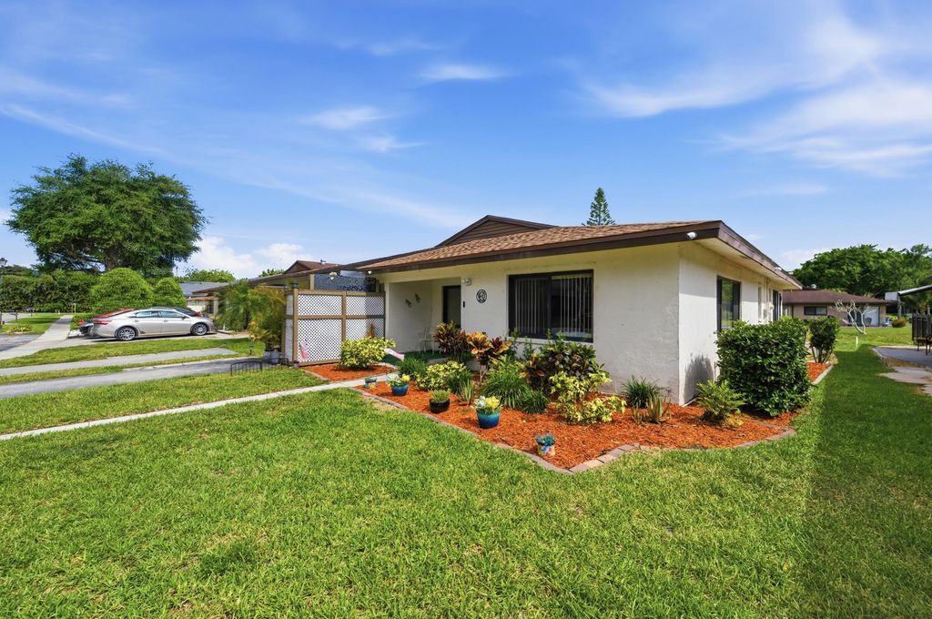 Photo of 10222 Pine Drive, Boynton Beach, FL 33437 (MLS # B26031396)