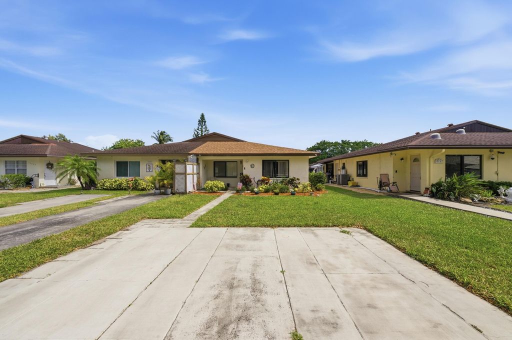 Photo of 10222 Pine Drive, Boynton Beach, FL 33437 (MLS # B26031396)