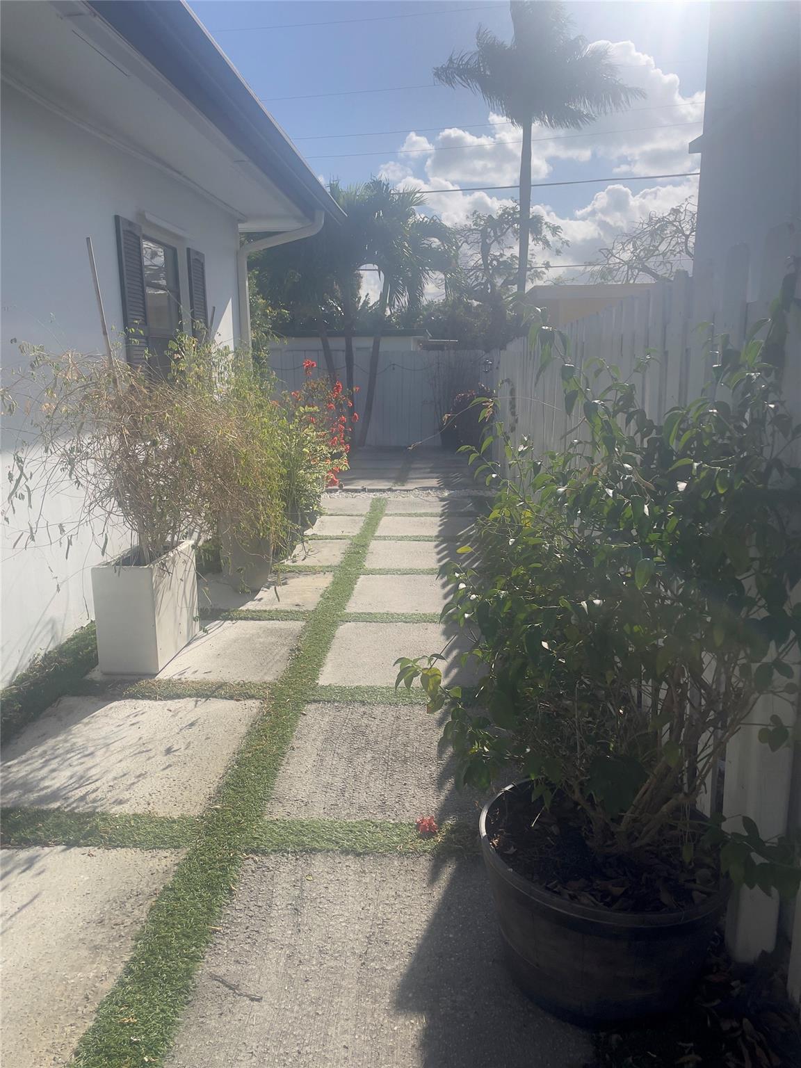 DIXIE PARK 9-19 B LOT 2 T - Residential Lease