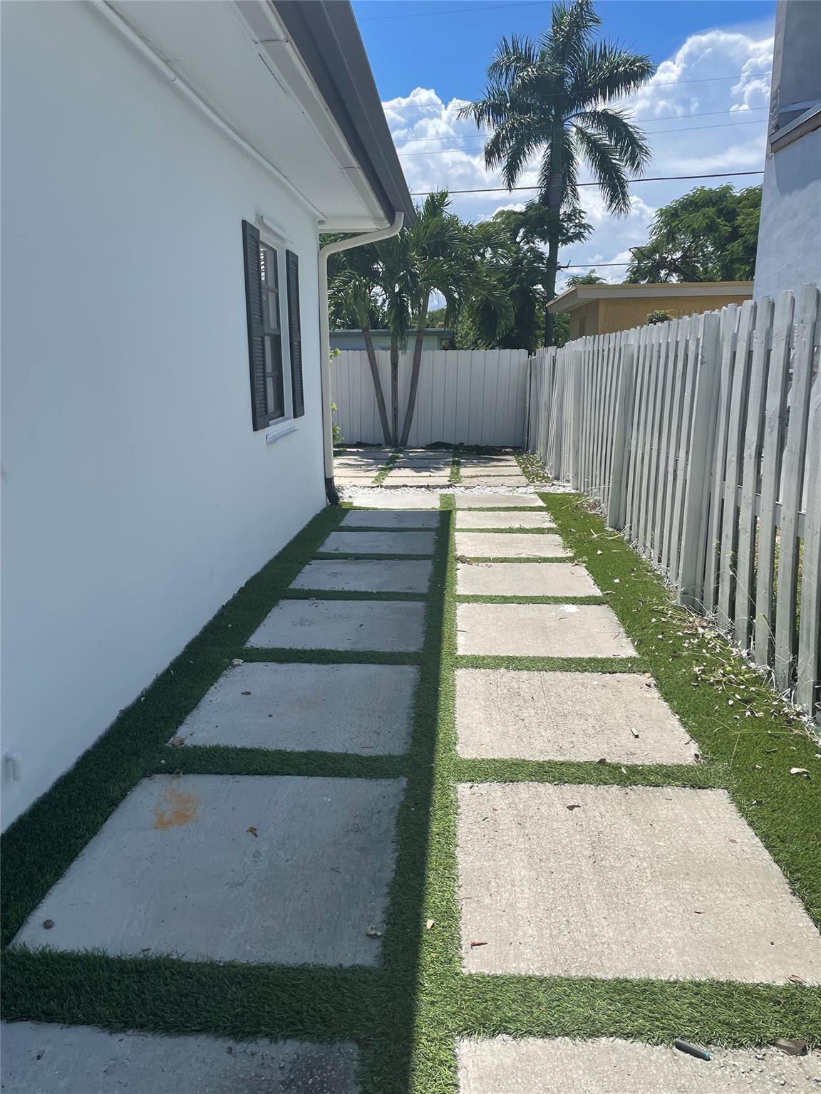 DIXIE PARK 9-19 B LOT 2 T - Residential Lease