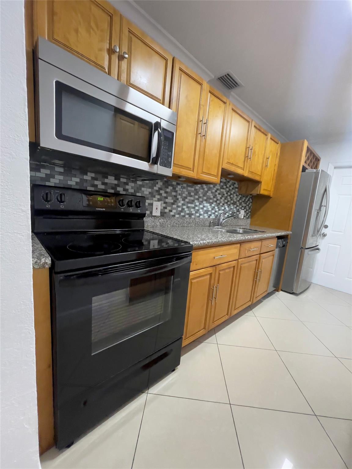 DIXIE PARK 9-19 B LOT 2 T - Residential Lease