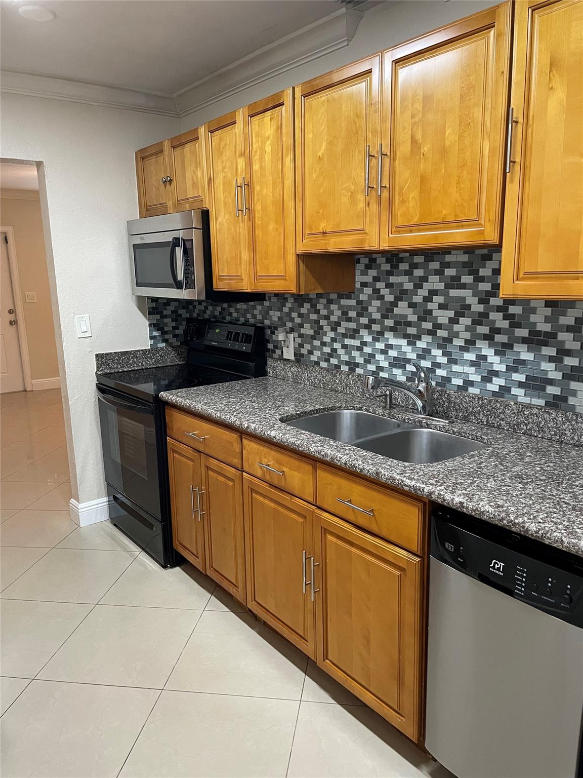 DIXIE PARK 9-19 B LOT 2 T - Residential Lease