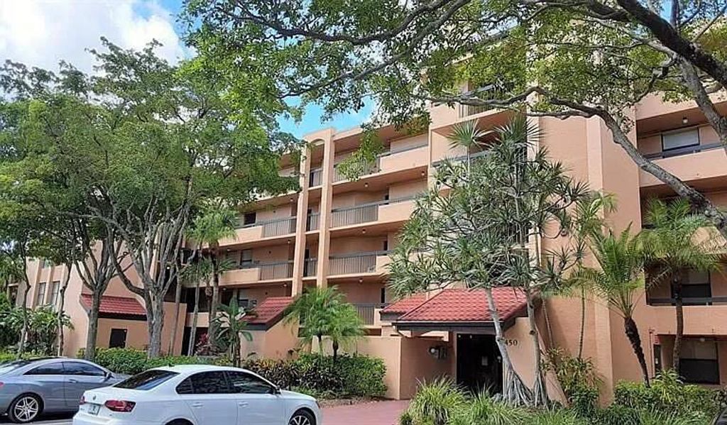 Photo of 450 Egret Circle #9203, Delray Beach, FL 33444 (MLS # B26009002)