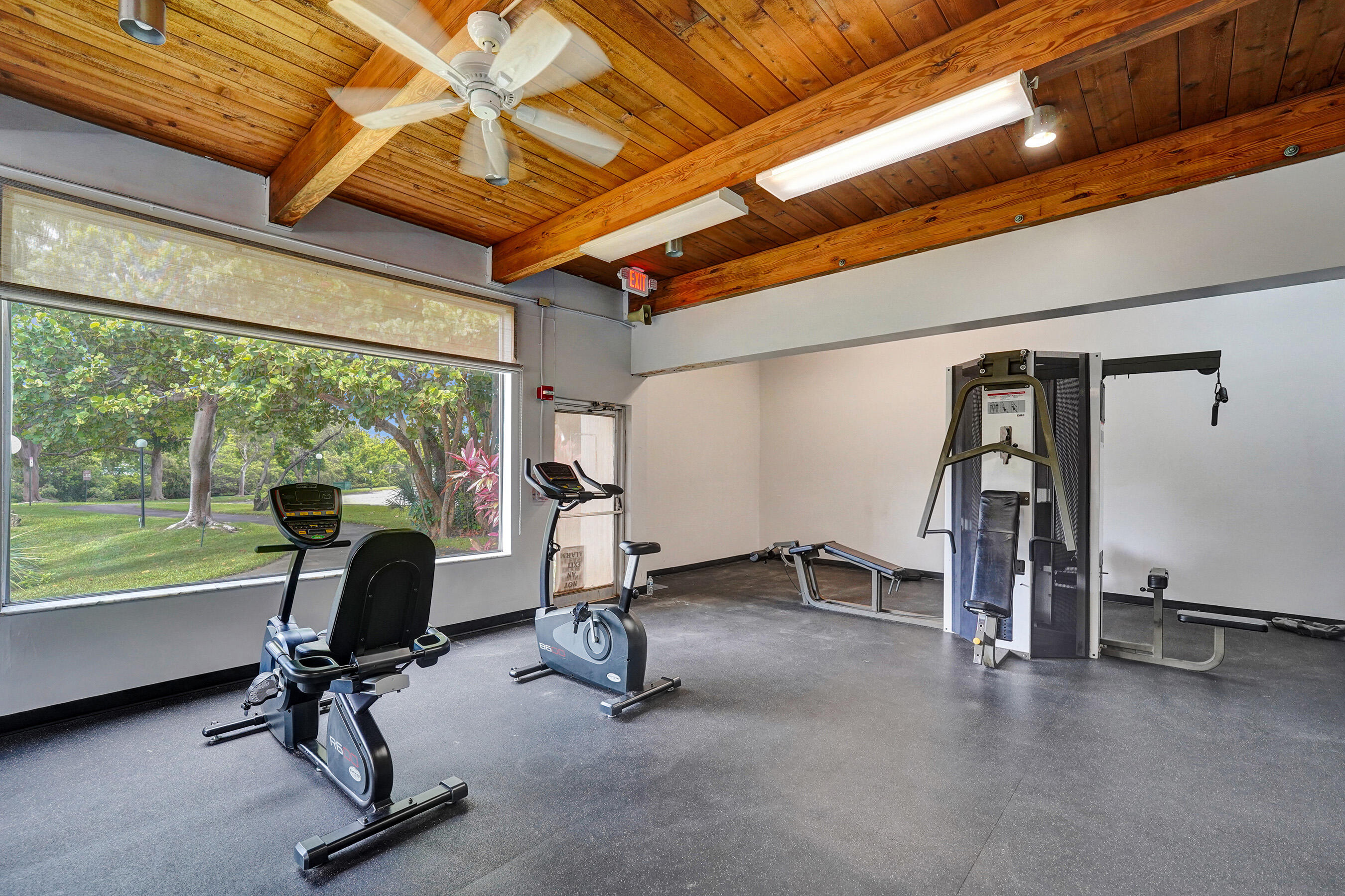 OMEGA CONDO NO 4 - Residential