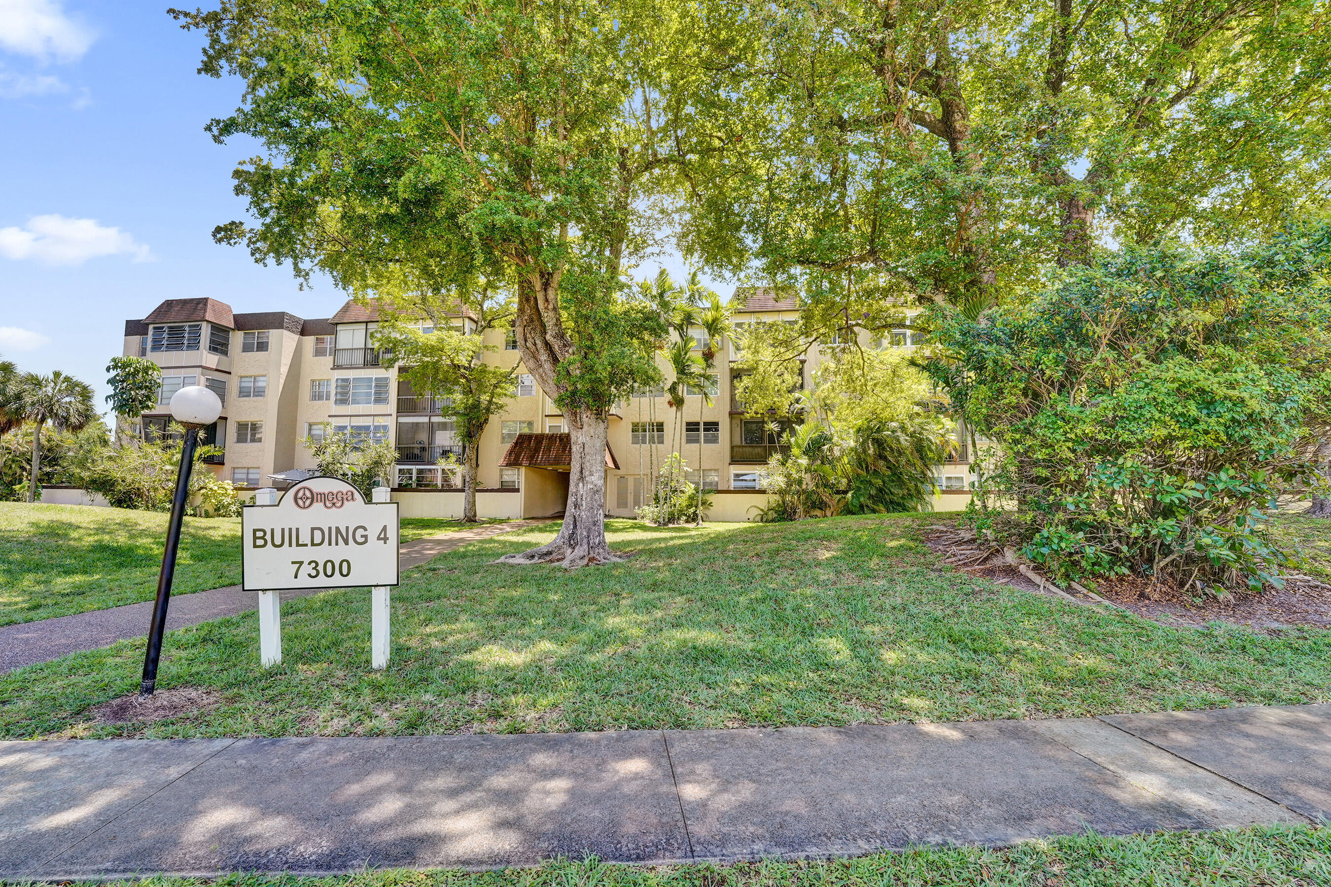 OMEGA CONDO NO 4 - Residential