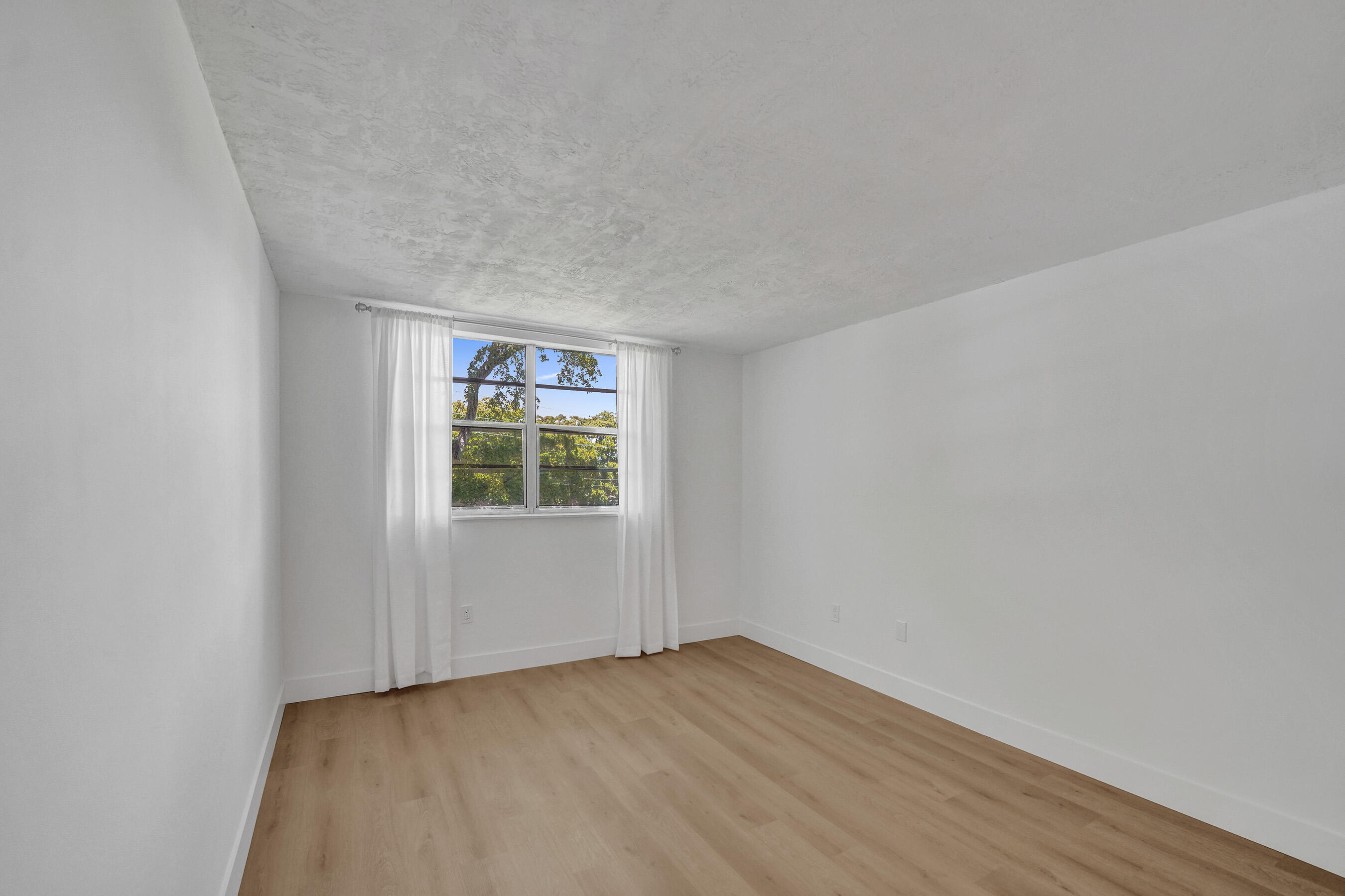 OMEGA CONDO NO 4 - Residential