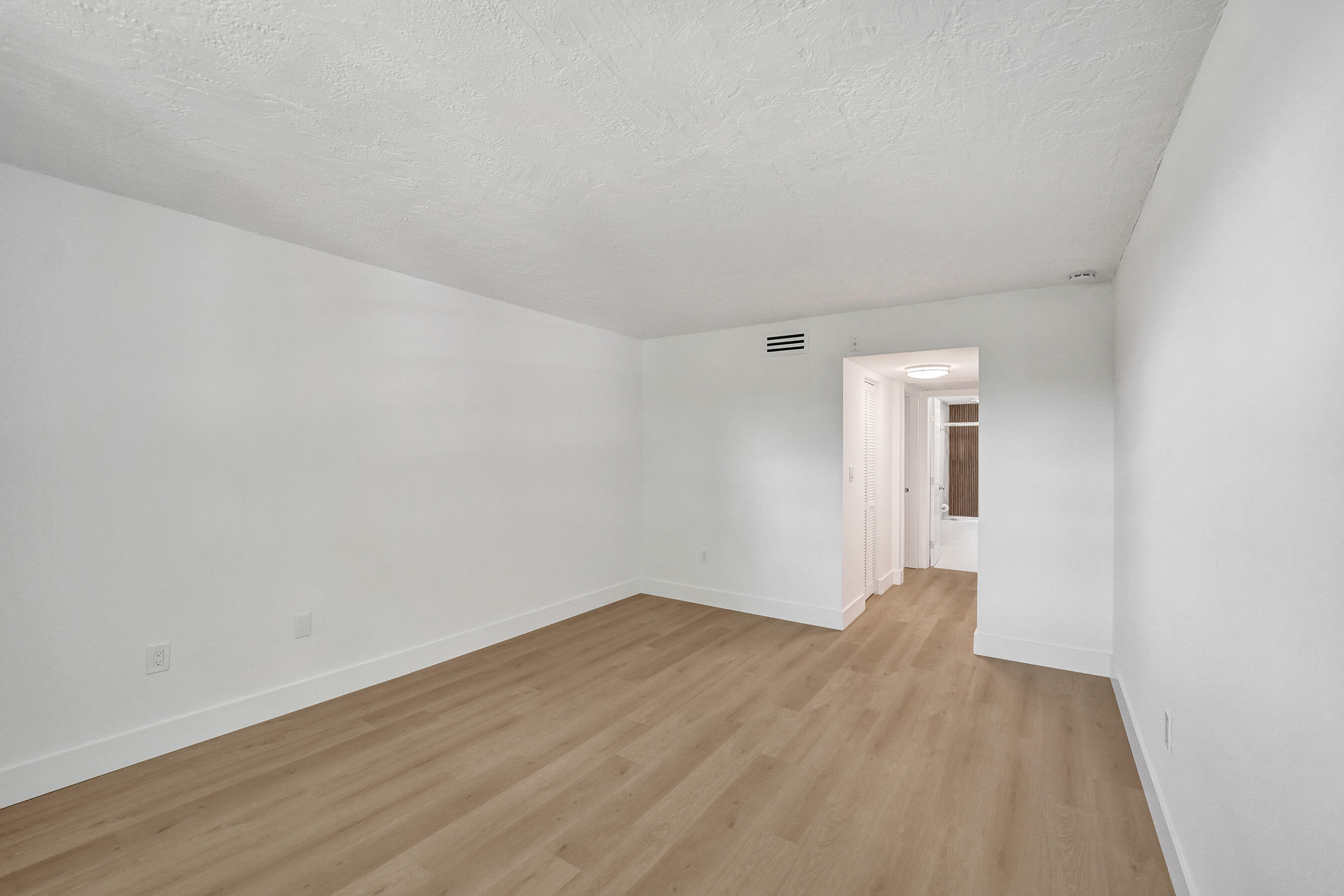 OMEGA CONDO NO 4 - Residential