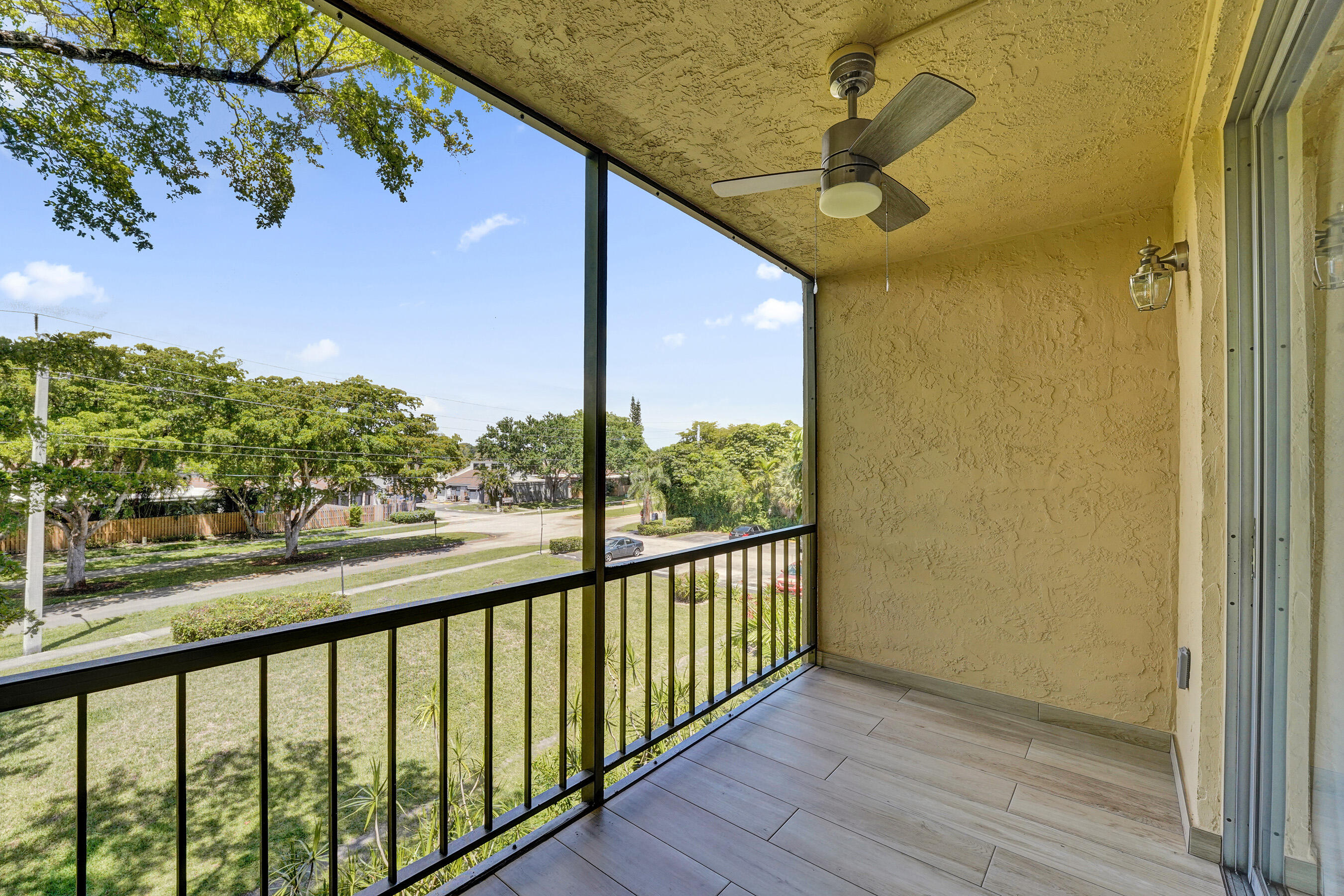 OMEGA CONDO NO 4 - Residential