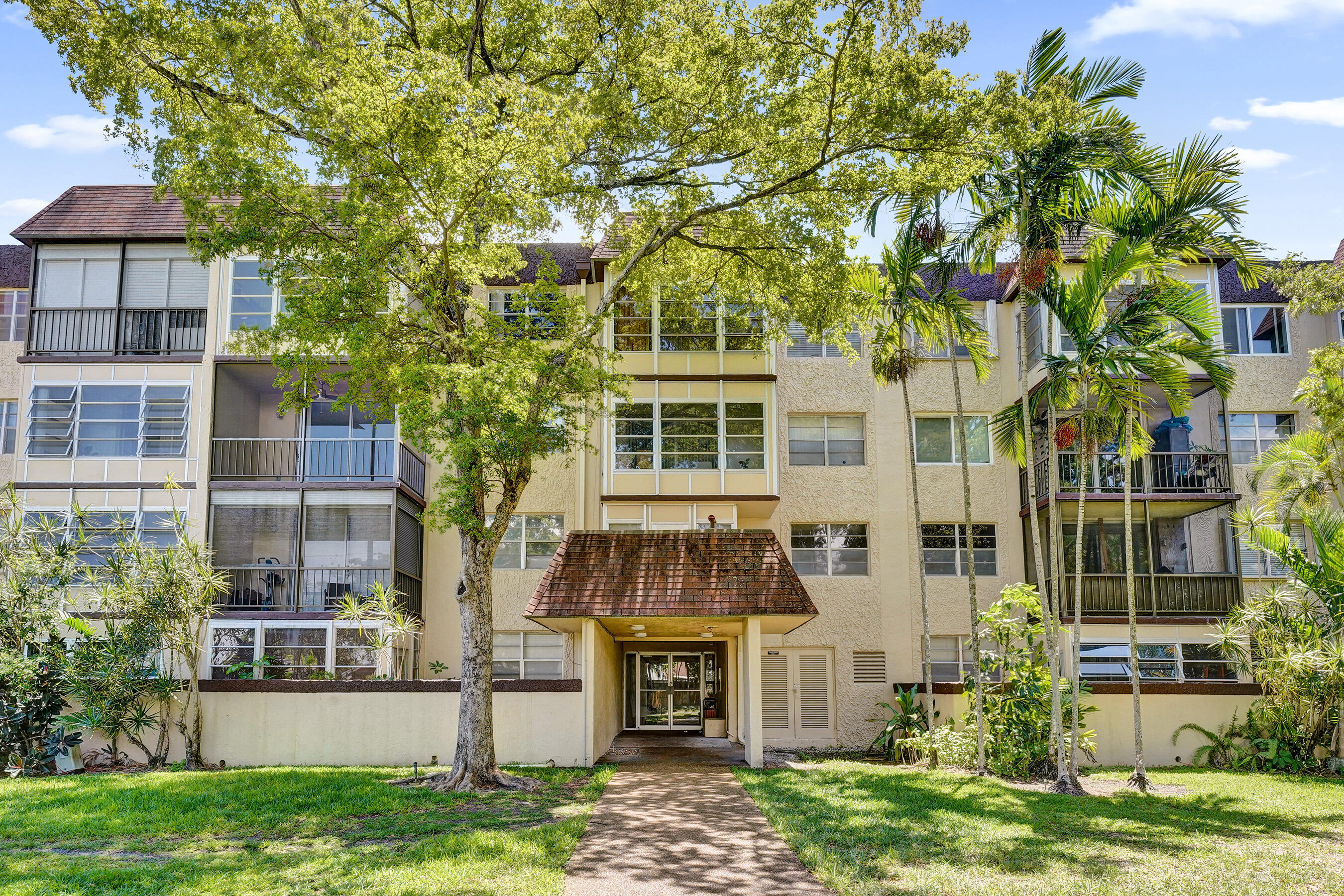 OMEGA CONDO NO 4 - Residential