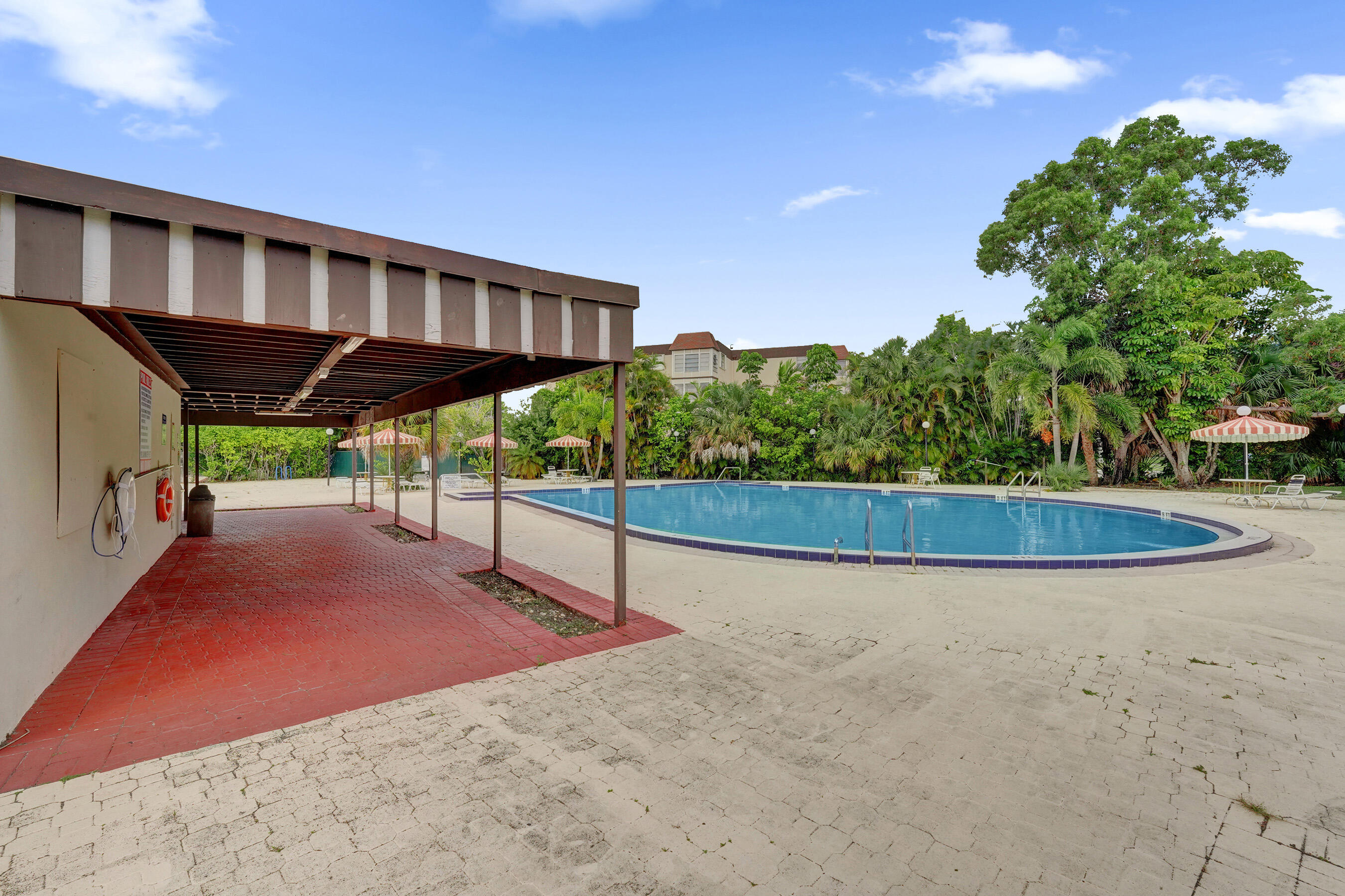 OMEGA CONDO NO 4 - Residential