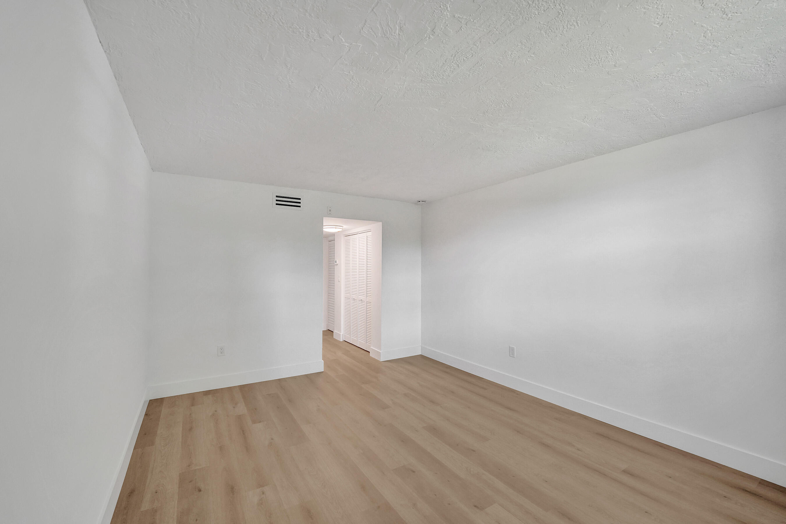 OMEGA CONDO NO 4 - Residential