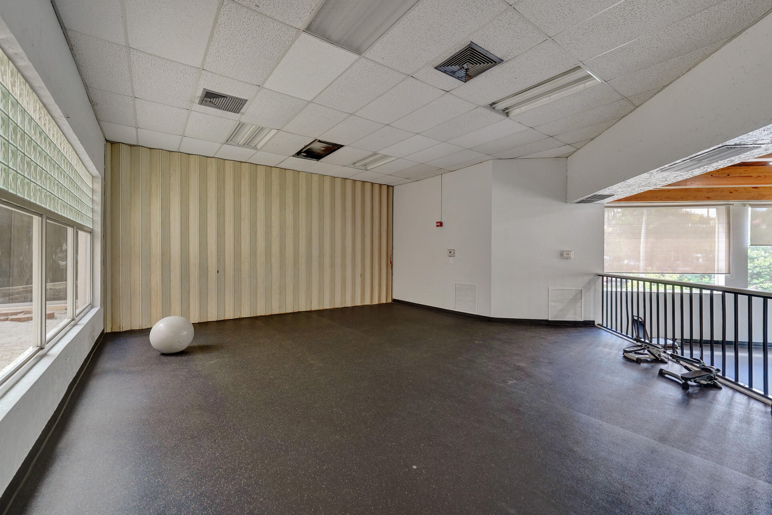 OMEGA CONDO NO 4 - Residential