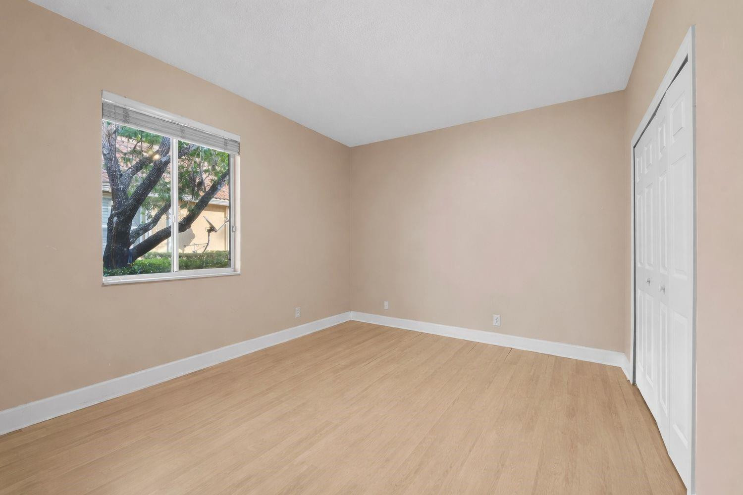 WESTON HILLS CC - Residential