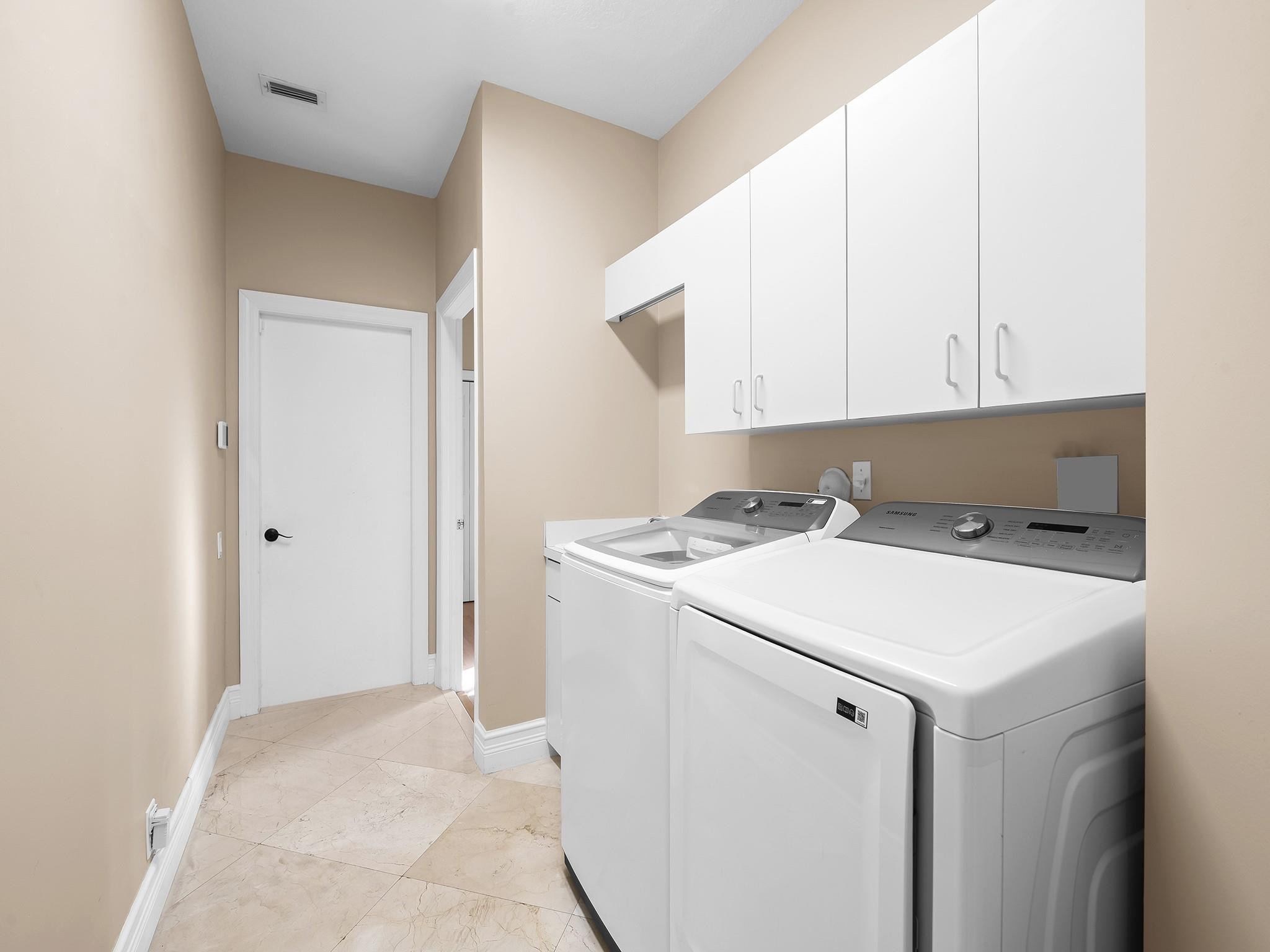 WESTON HILLS CC - Residential