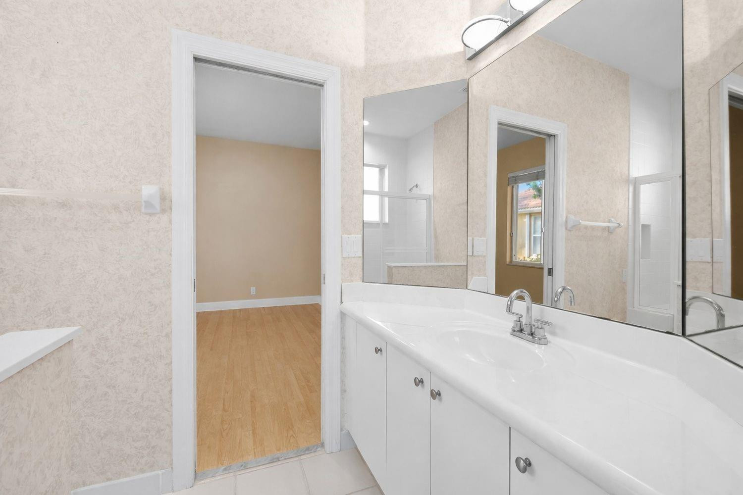 WESTON HILLS CC - Residential