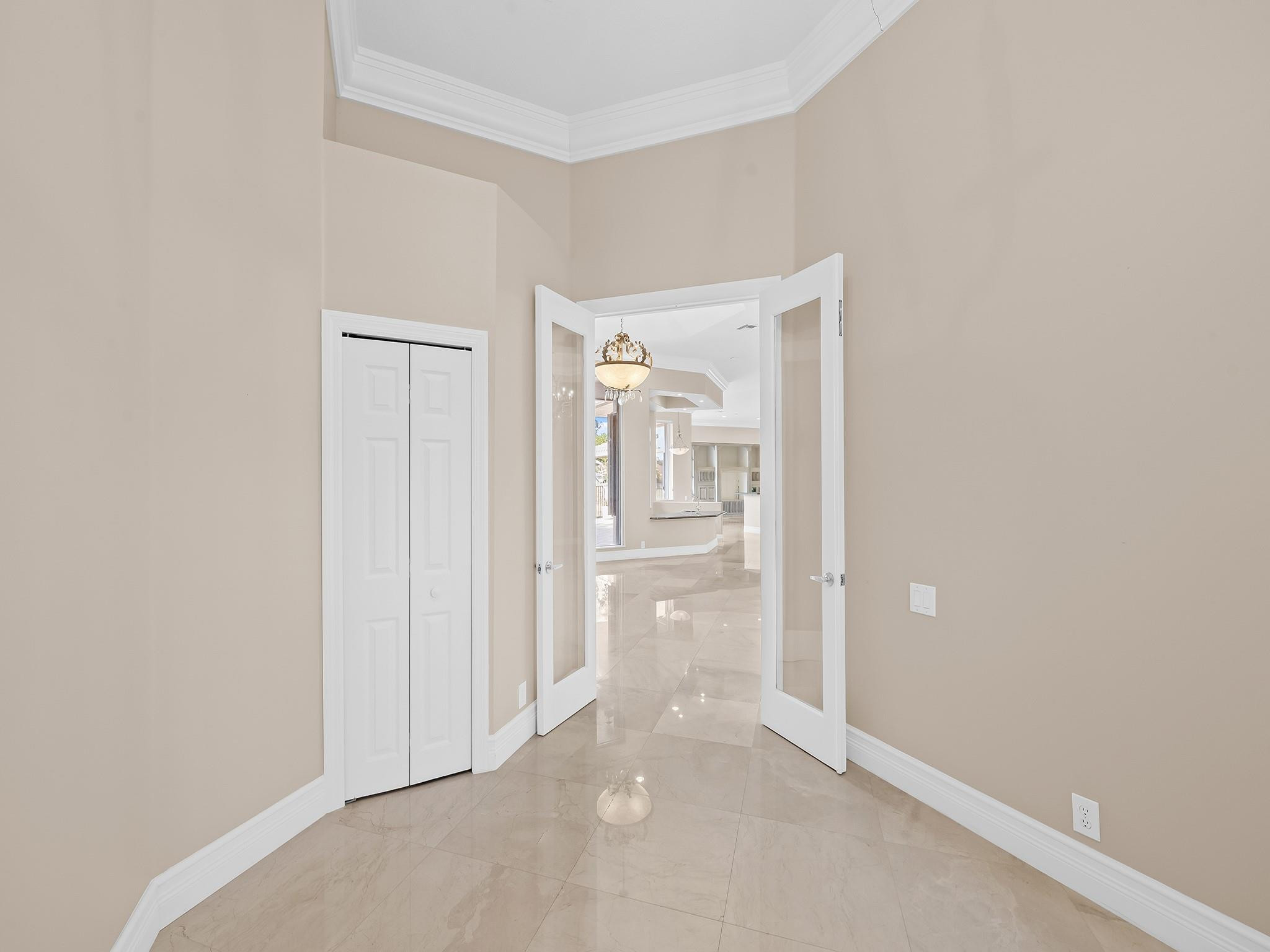 WESTON HILLS CC - Residential