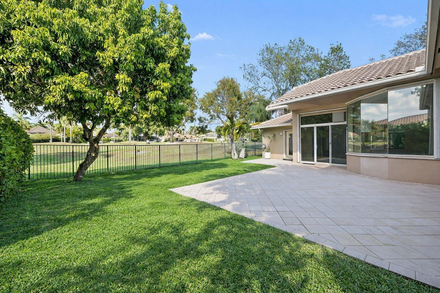 WESTON HILLS CC - Residential