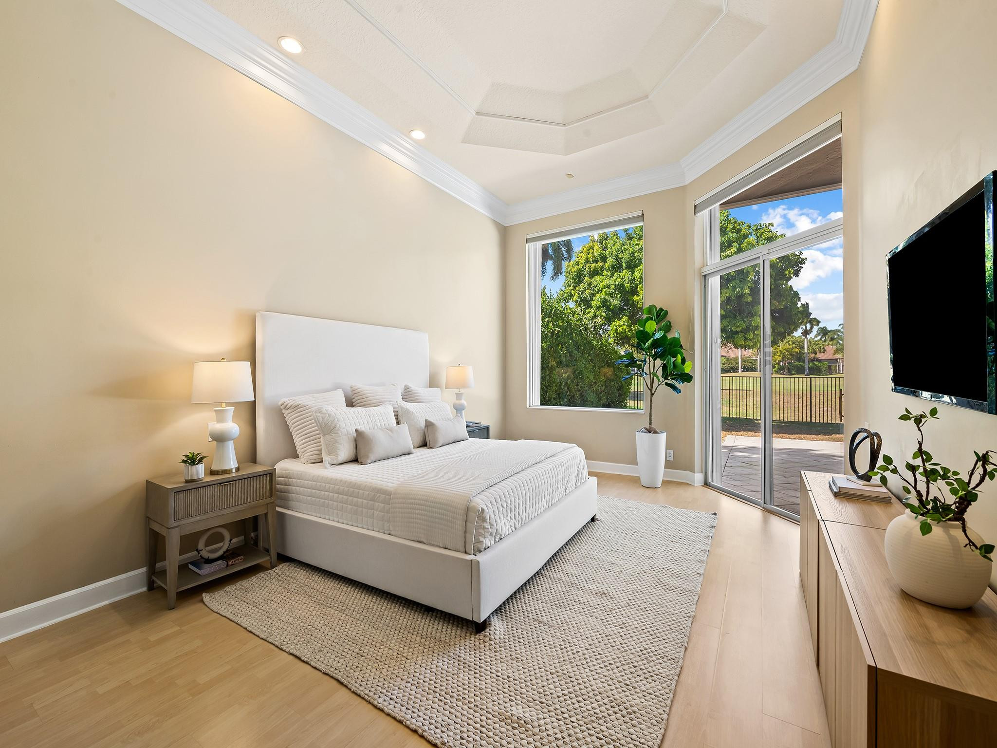 WESTON HILLS CC - Residential