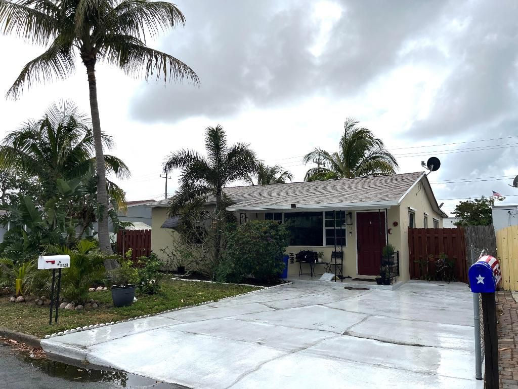 Photo of 1123 N H Street, Lake Worth Beach, FL 33460 (MLS # R10965580)