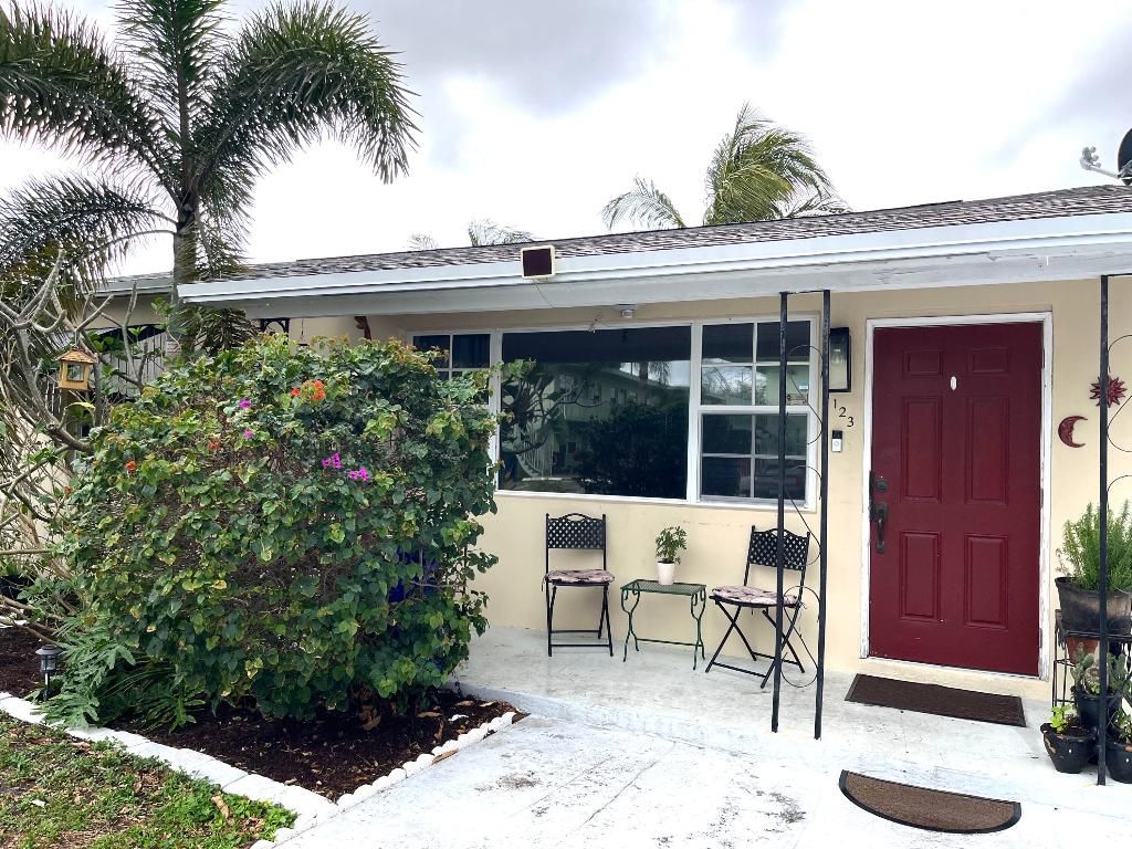 Photo of 1123 N H Street, Lake Worth Beach, FL 33460 (MLS # R10965580)