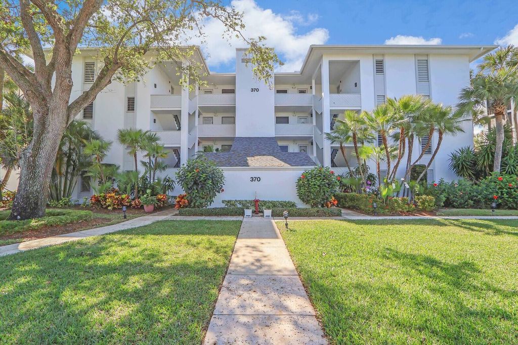 Photo of 370 NE Edgewater Drive #401, Stuart, FL 34996 (MLS # R10966247)