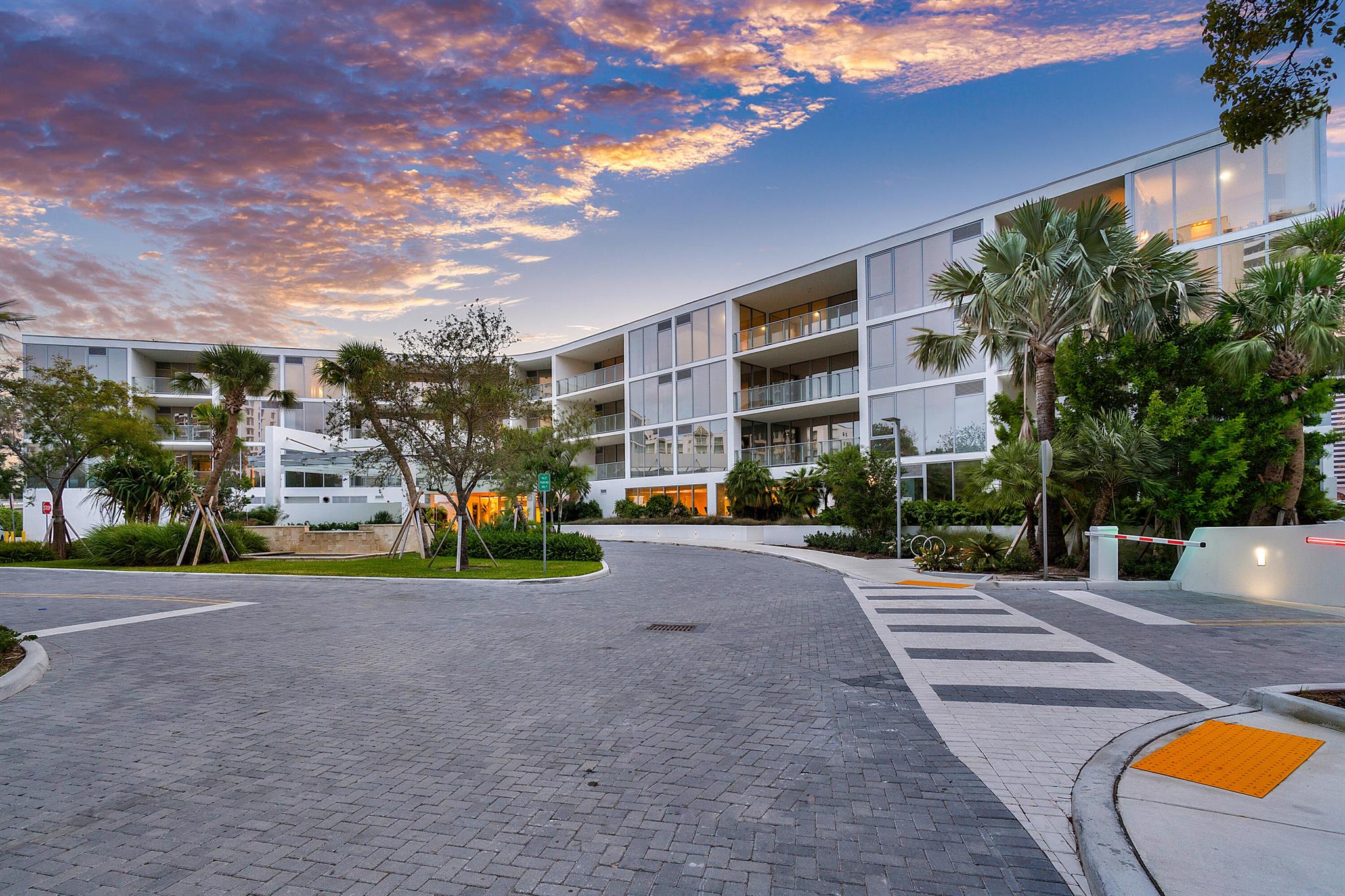 BOCA BEACH RESIDENCES - Residential