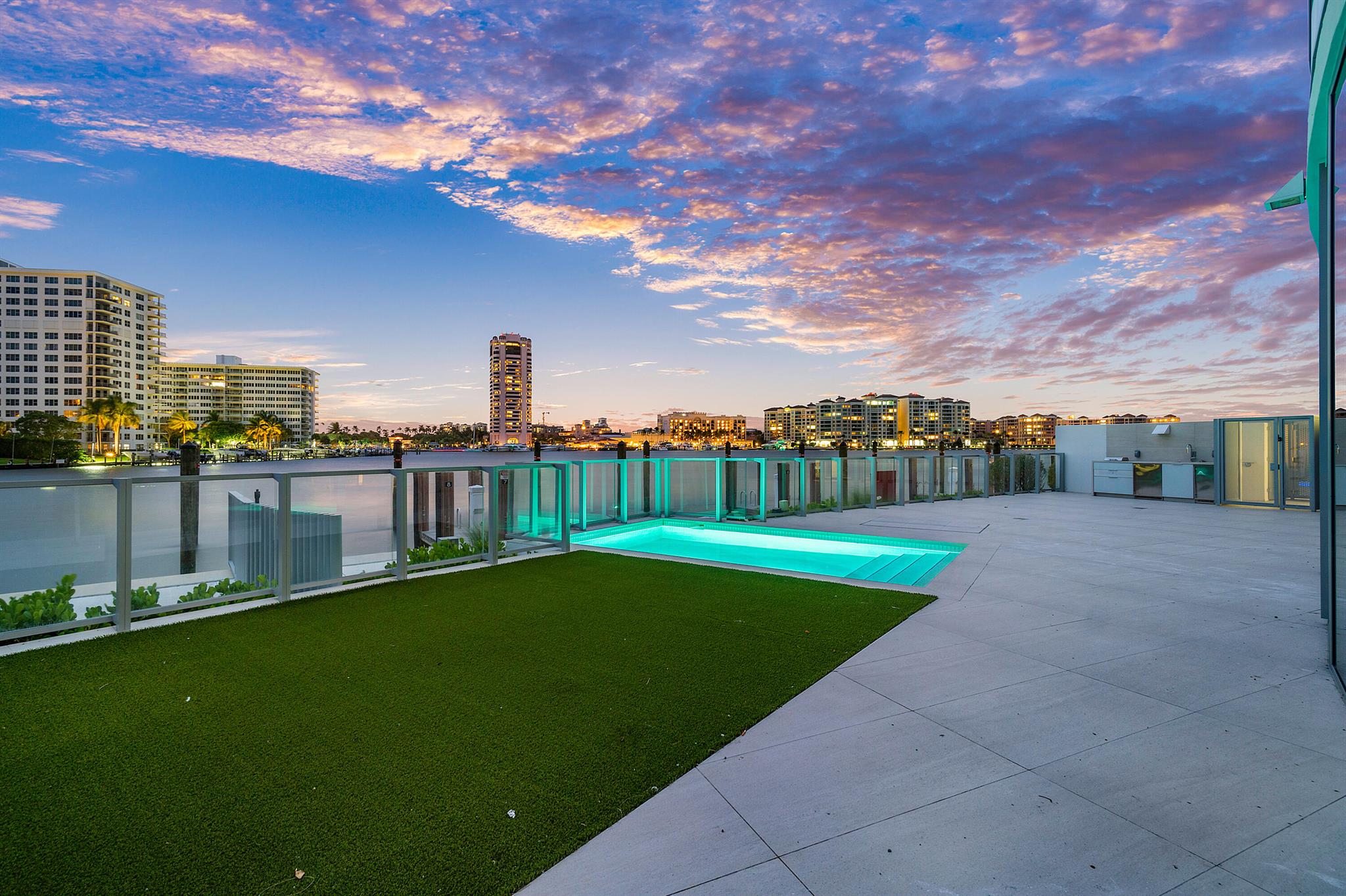 BOCA BEACH RESIDENCES - Residential