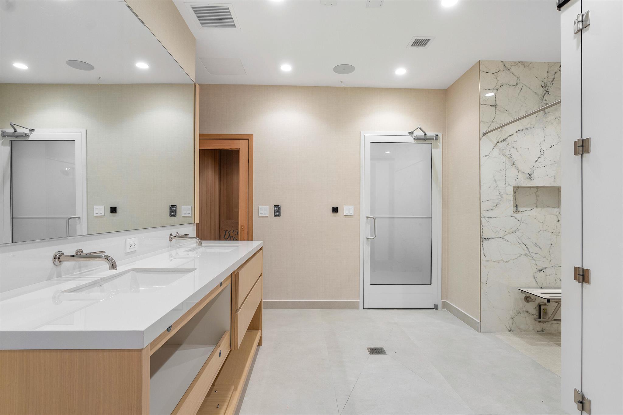 BOCA BEACH RESIDENCES - Residential