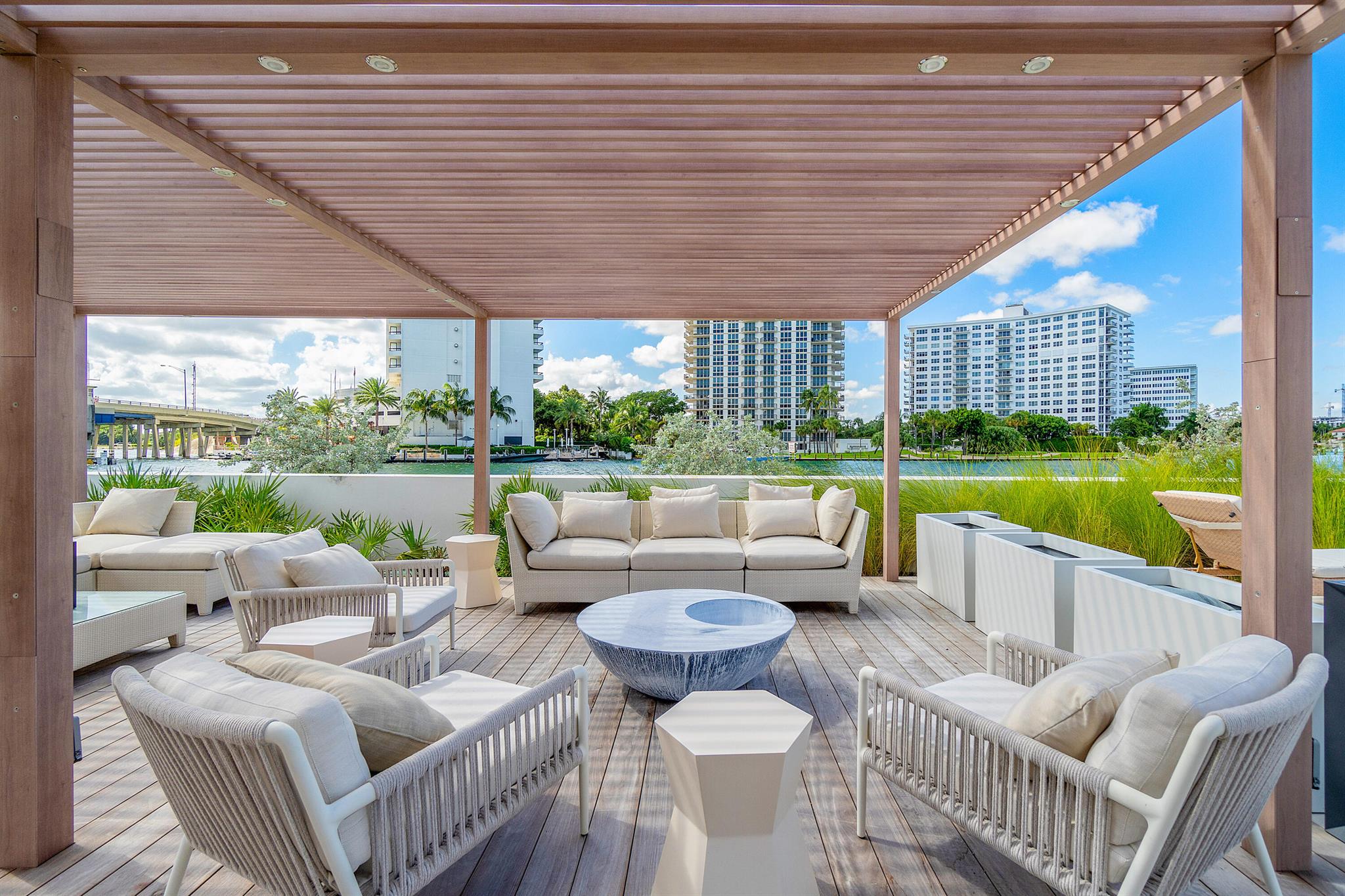 BOCA BEACH RESIDENCES - Residential