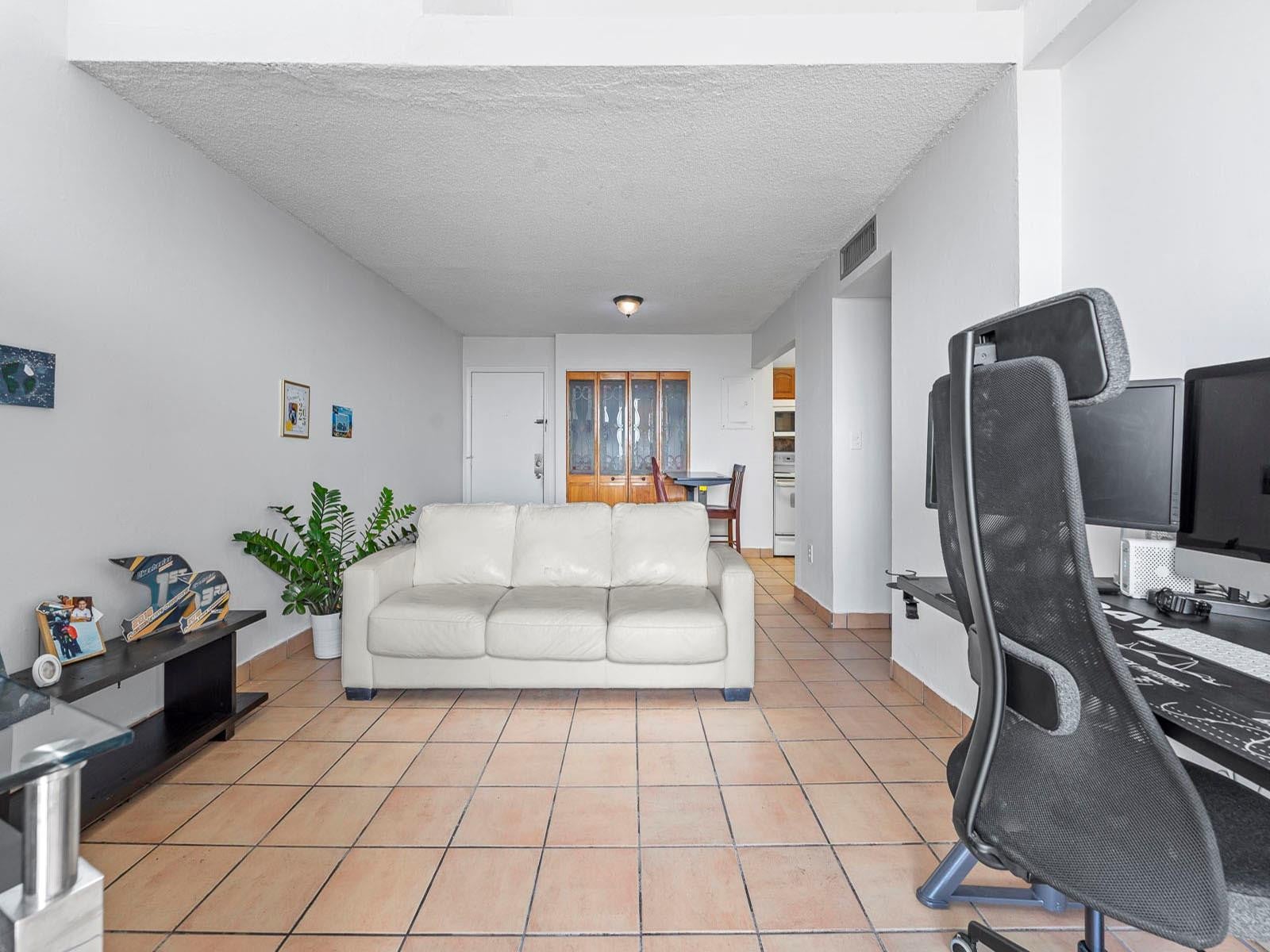 310 Fontainebleau Boulevard