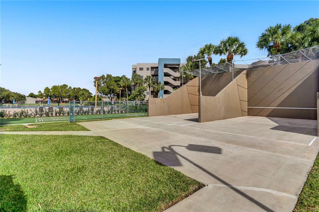 COLONY POINT - Residential