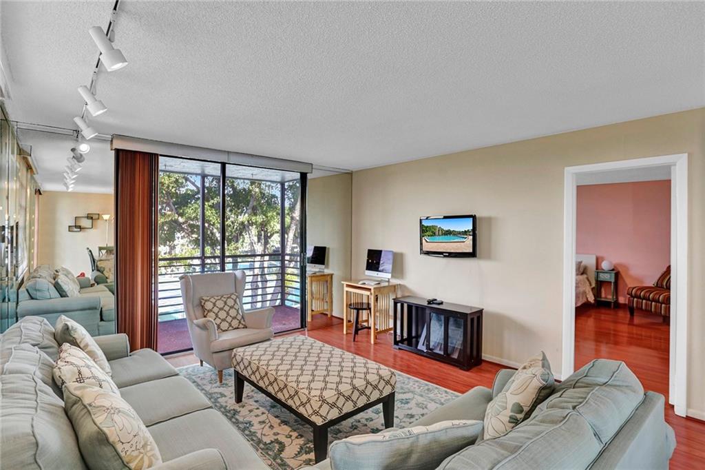 COLONY POINT - Residential