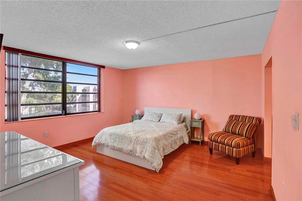 COLONY POINT - Residential