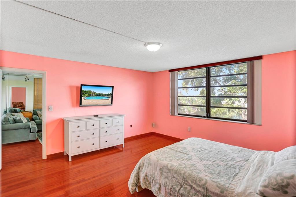 COLONY POINT - Residential
