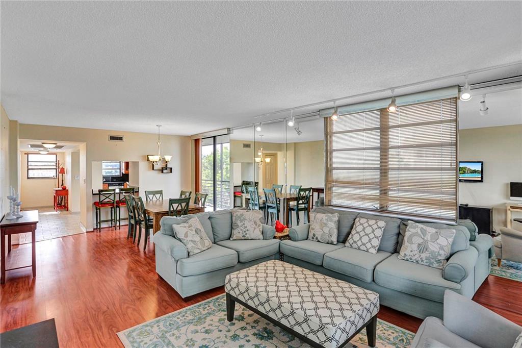 COLONY POINT - Residential