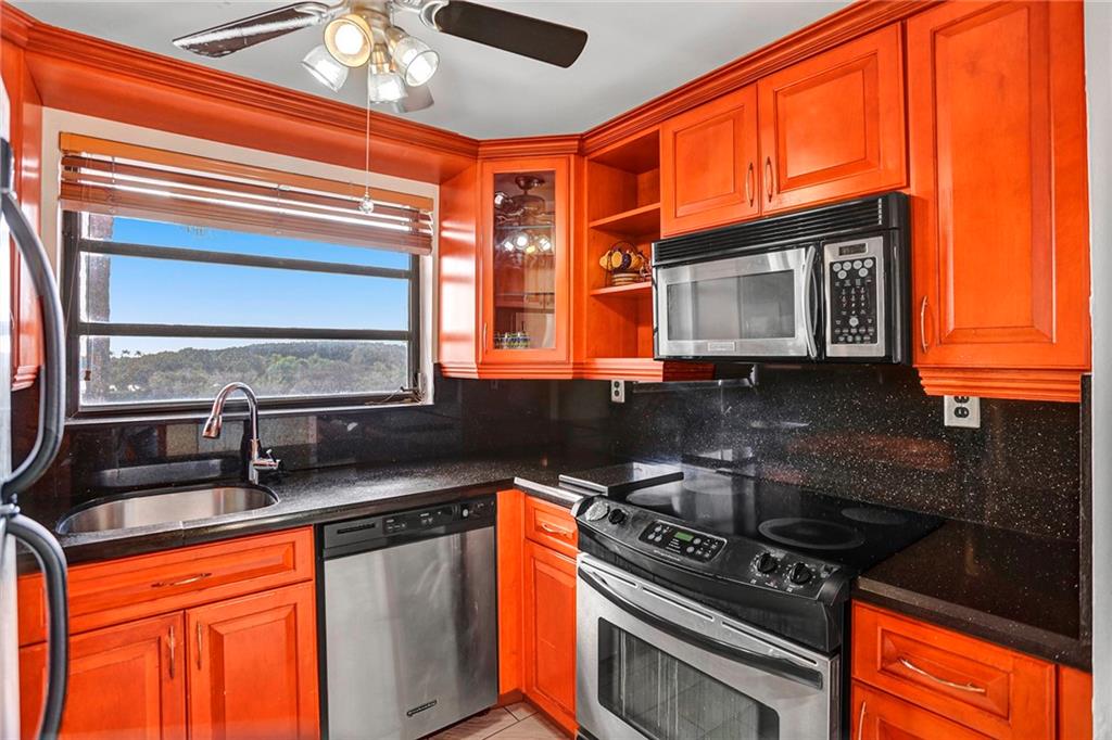 COLONY POINT - Residential