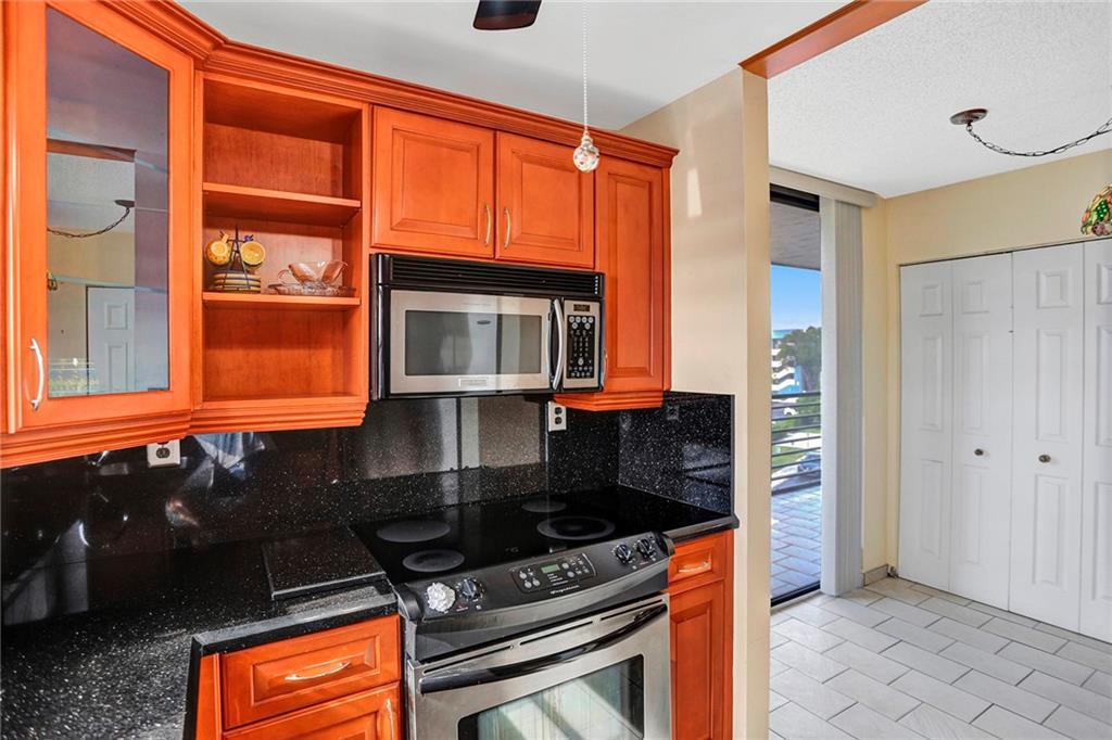 COLONY POINT - Residential