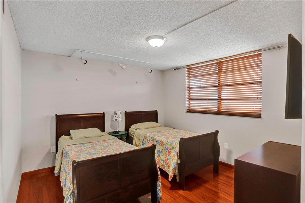 COLONY POINT - Residential