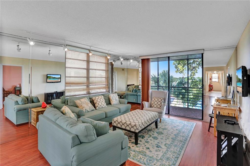COLONY POINT - Residential