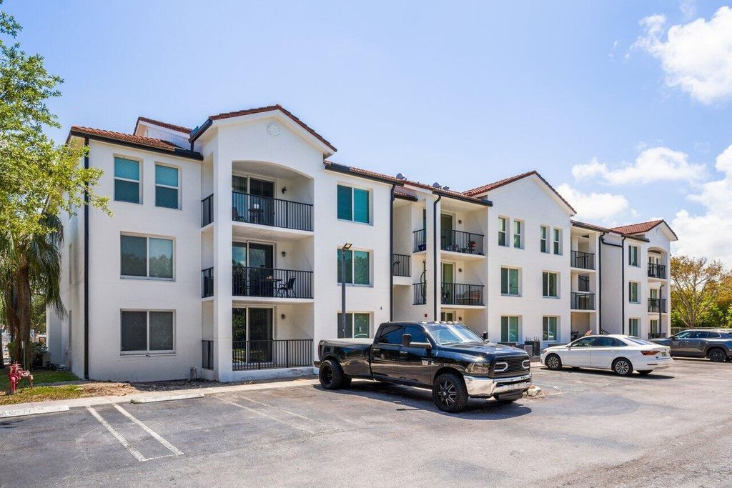 Photo of 1013 Villa Circle, Boynton Beach, FL 33435 (MLS # R10984799)