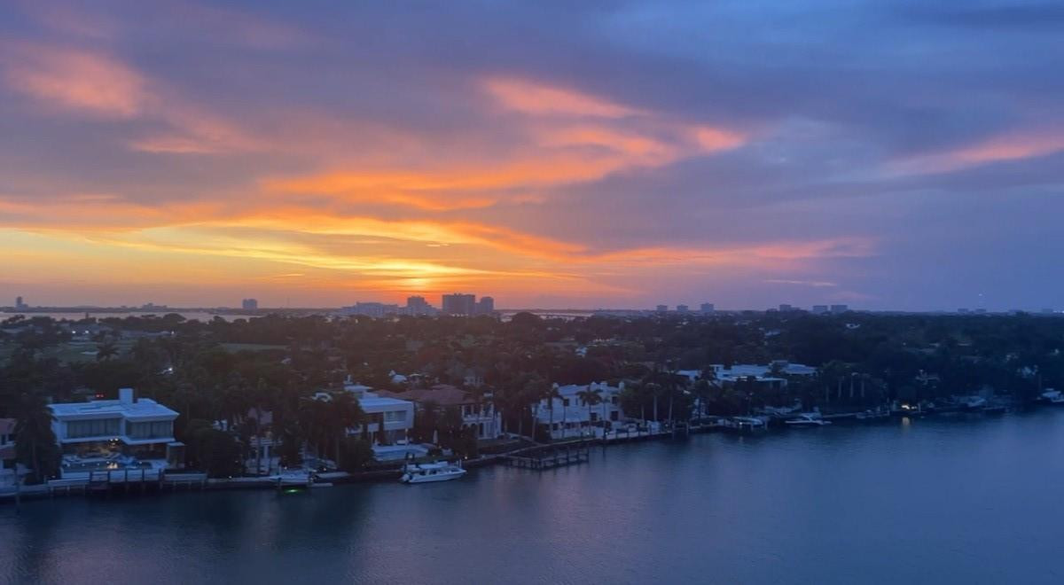 5600 Collins Avenue 11P