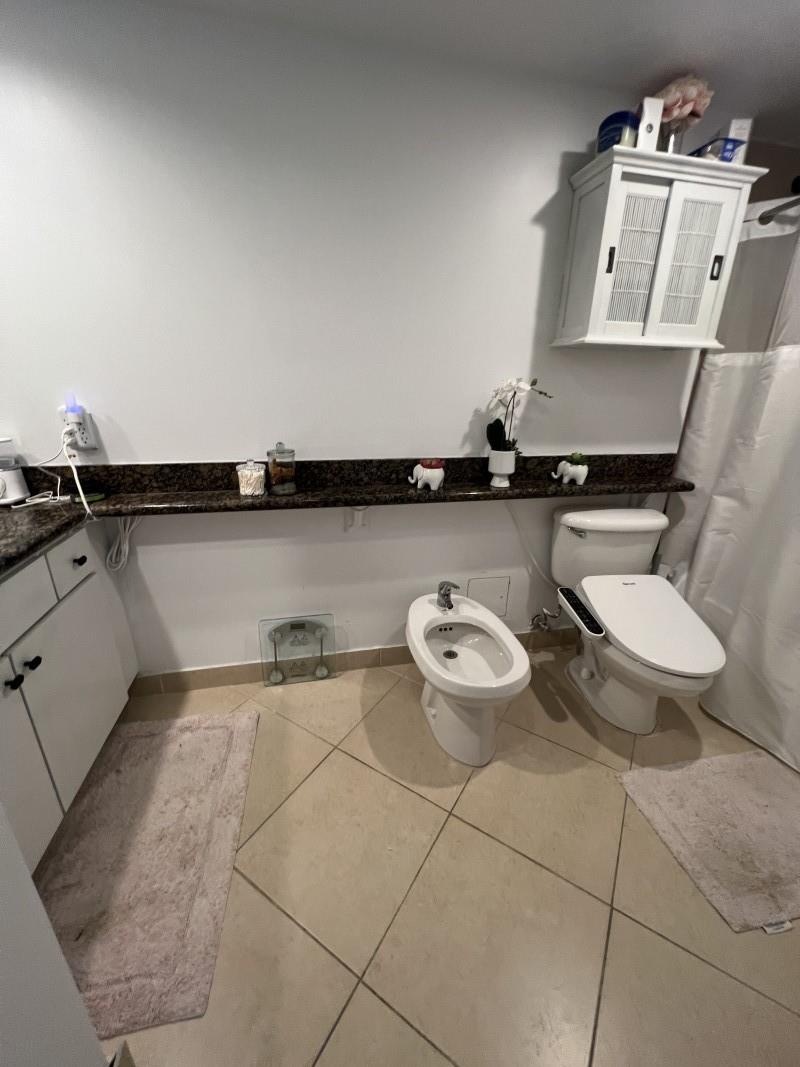 5600 CONDO - Residential Lease