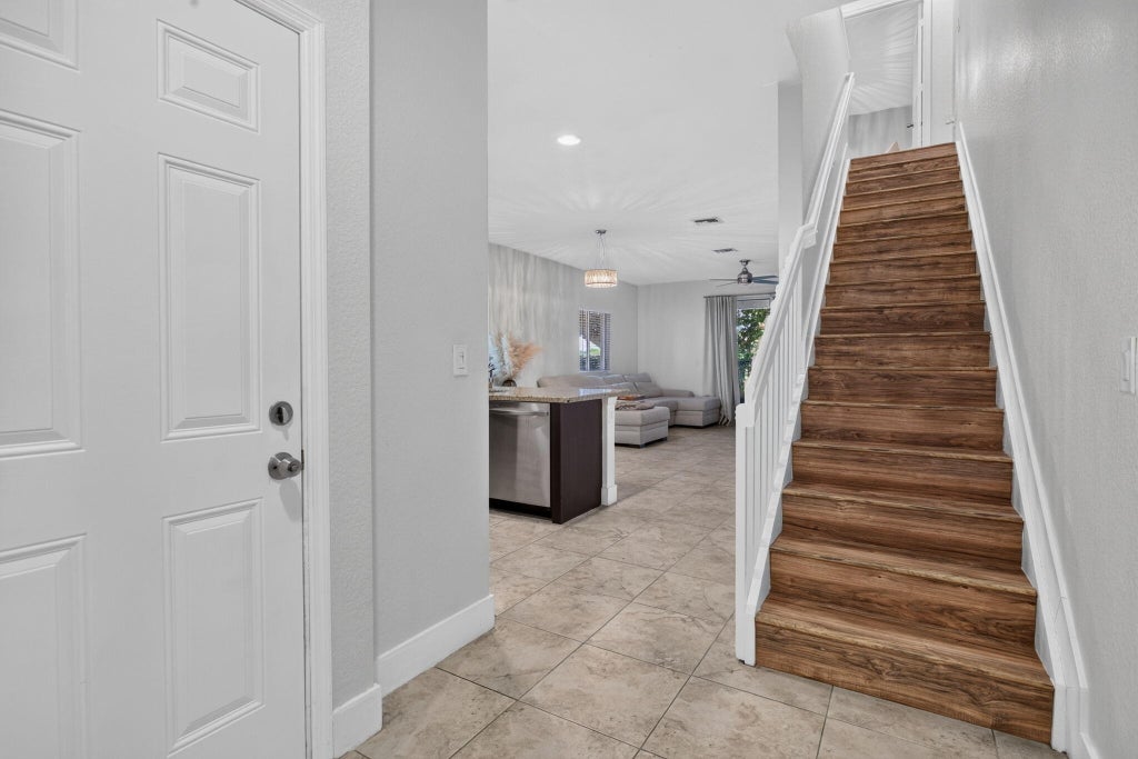 Photo of 305 NE 47TH Place #305, Deerfield Beach, FL 33064 (MLS # B26091420)